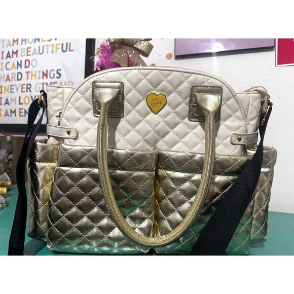 Betsey Johnson Quilted Diaper Bag Gold & Cream – With Changing Pad – Pre-Owned - Picture 1 of 6